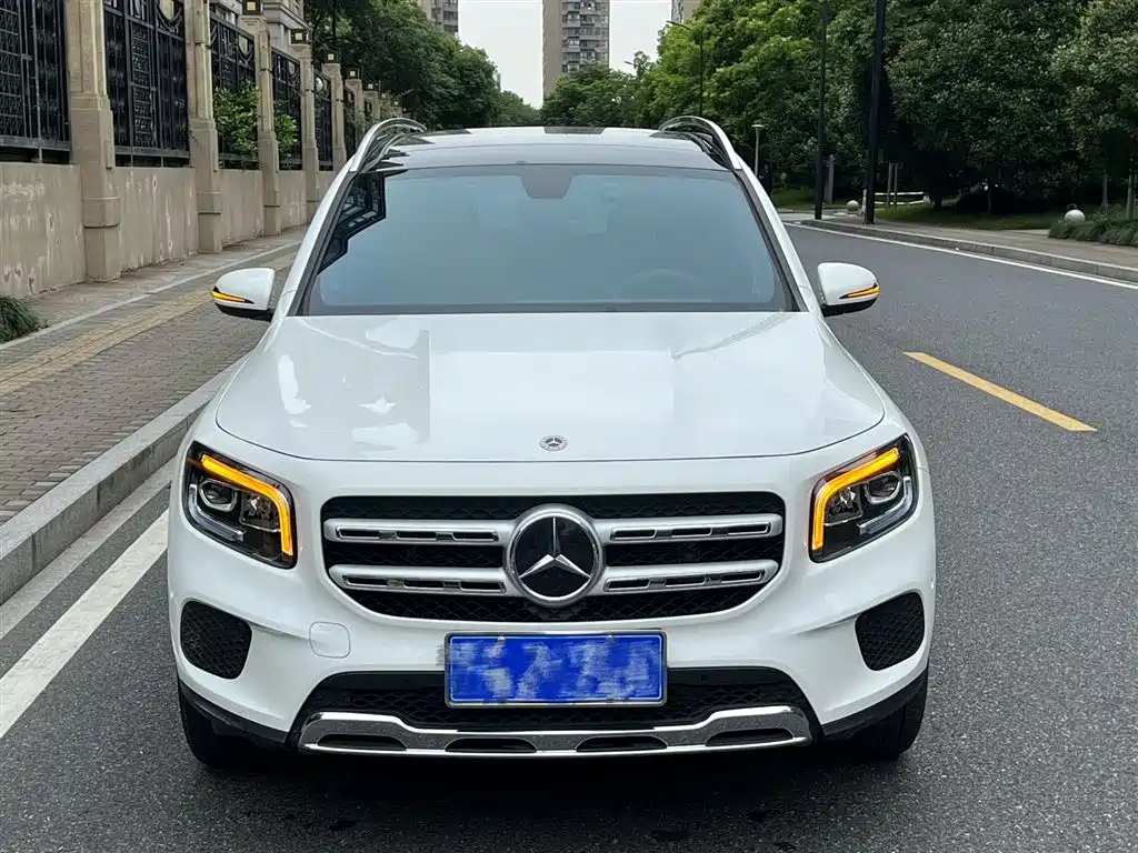 MERCEDES-BENZ GLB