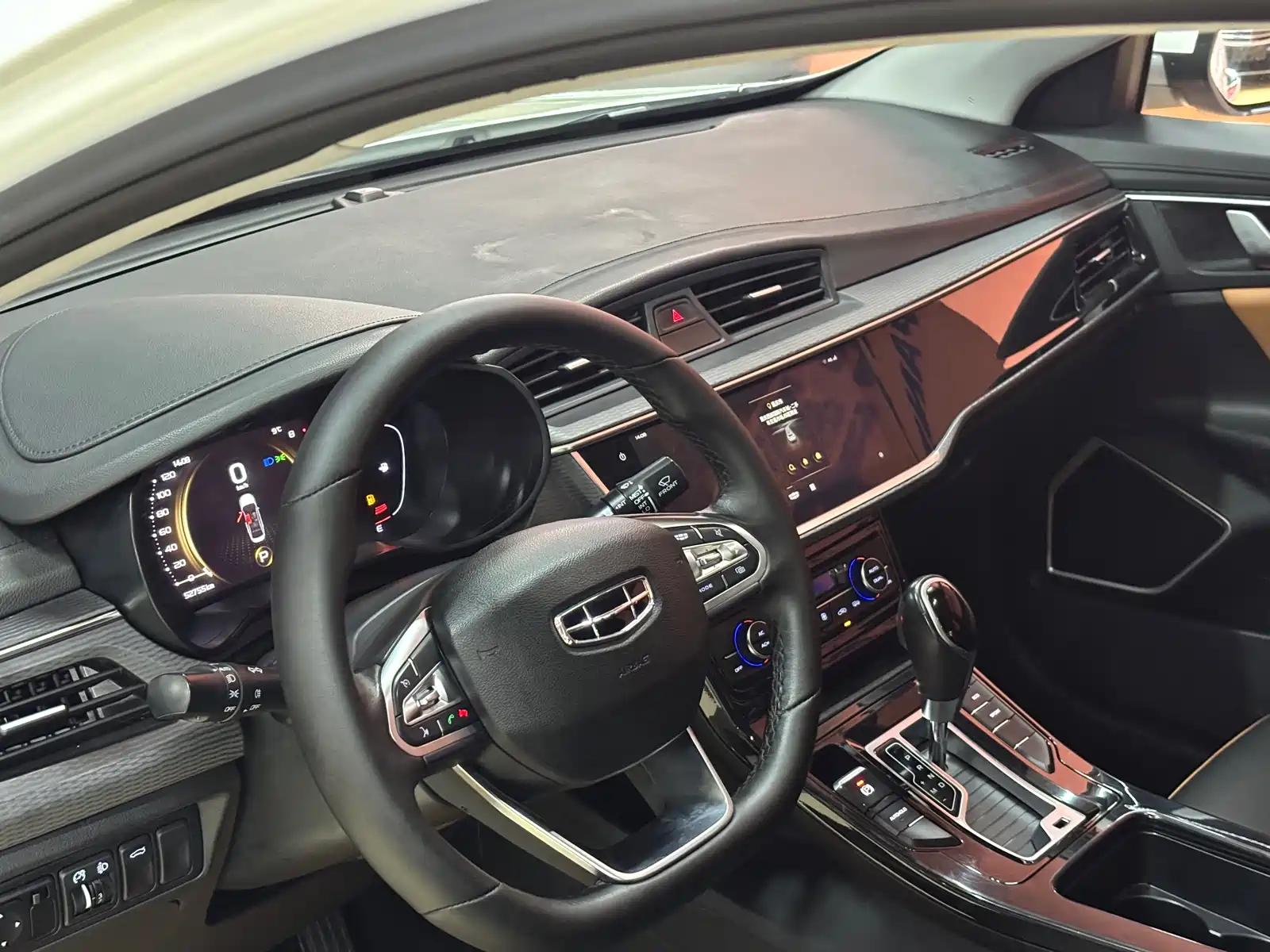 Photo 8 - Geely Emgrand GL