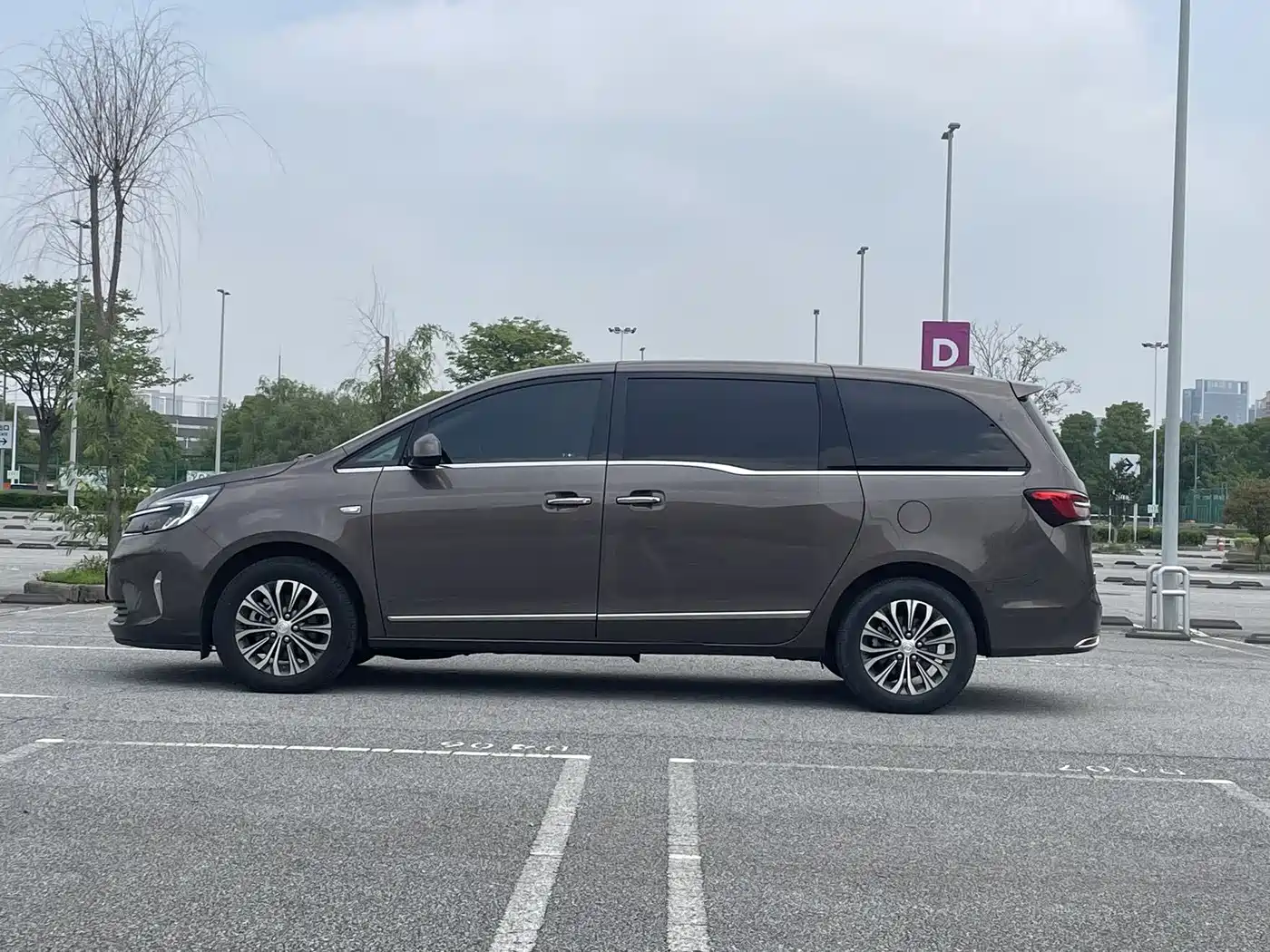 Buick GL8 2022 Land Business Class 652T Luxury фото 4
