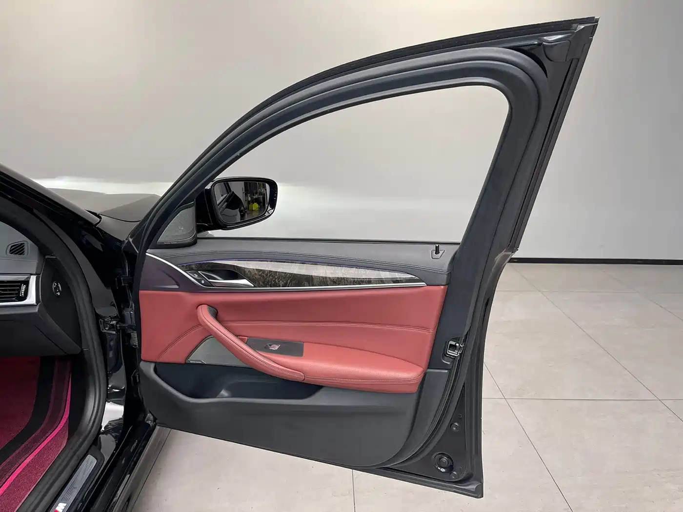 BMW 5 Series 2019 530Li Premium M Sport Package фото 30
