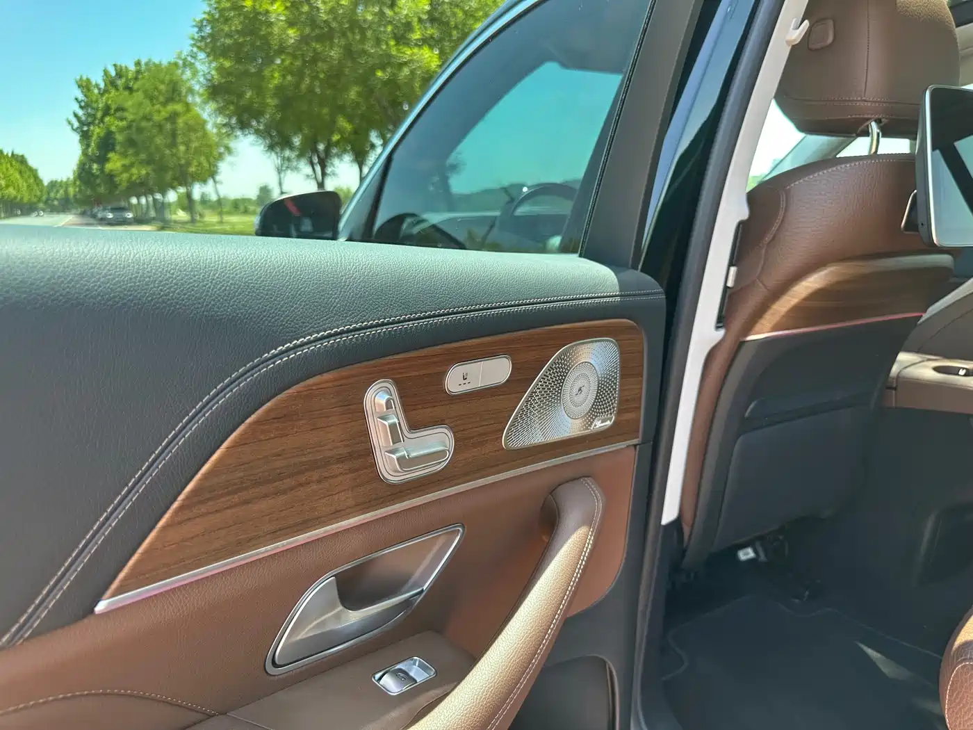 Mercedes-Benz GLS 2024 Model GLS 450 4MATIC Luxury фото 8