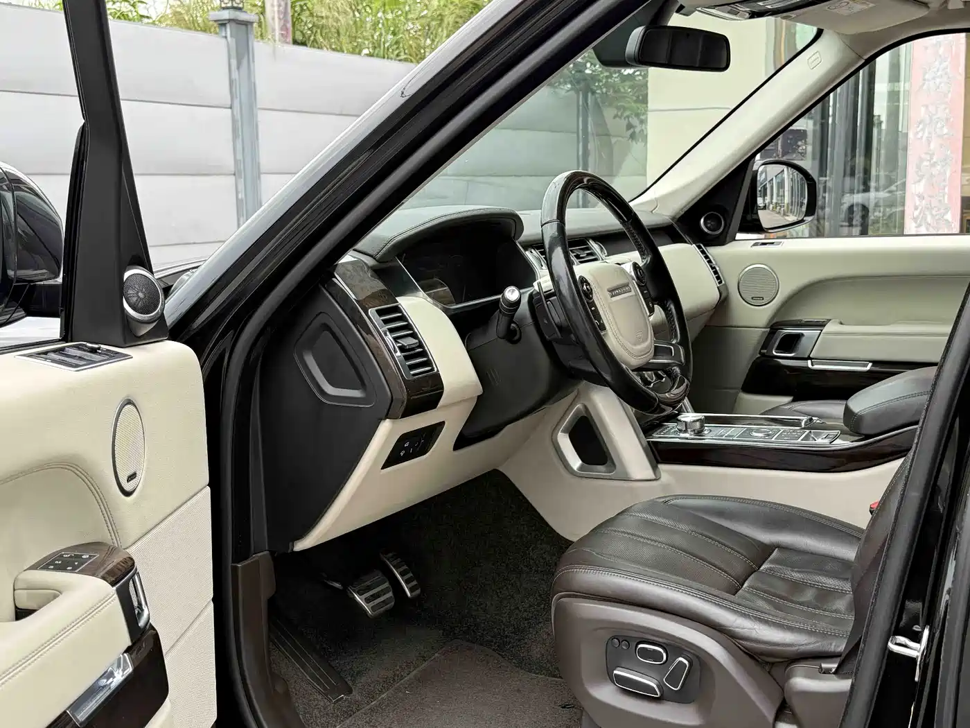 Land Rover Range Rover 2015 3.0 TDV6 Vogue фото 4
