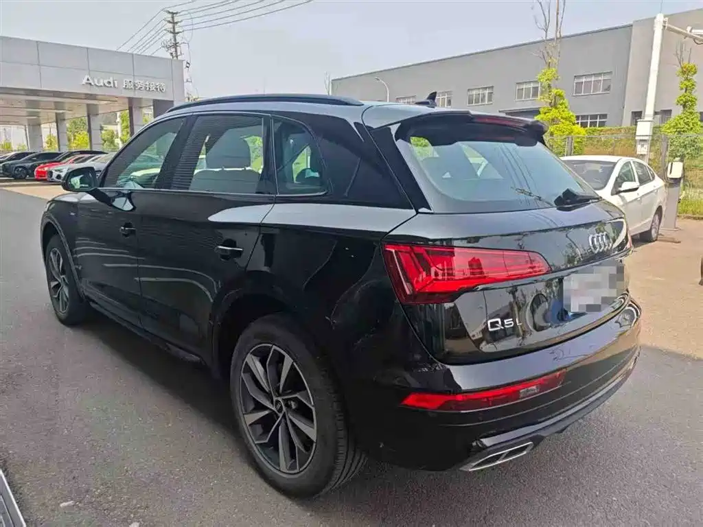 Audi Q5L 2025 40 TFSI Luxury Dynamic фото 5