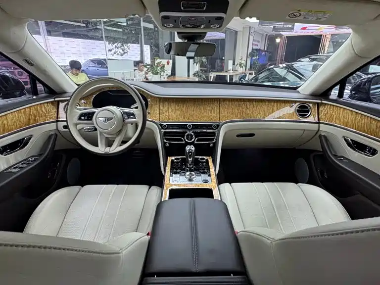 Bentley Flying Spur 2021 4.0T V8 Standard Version фото 19