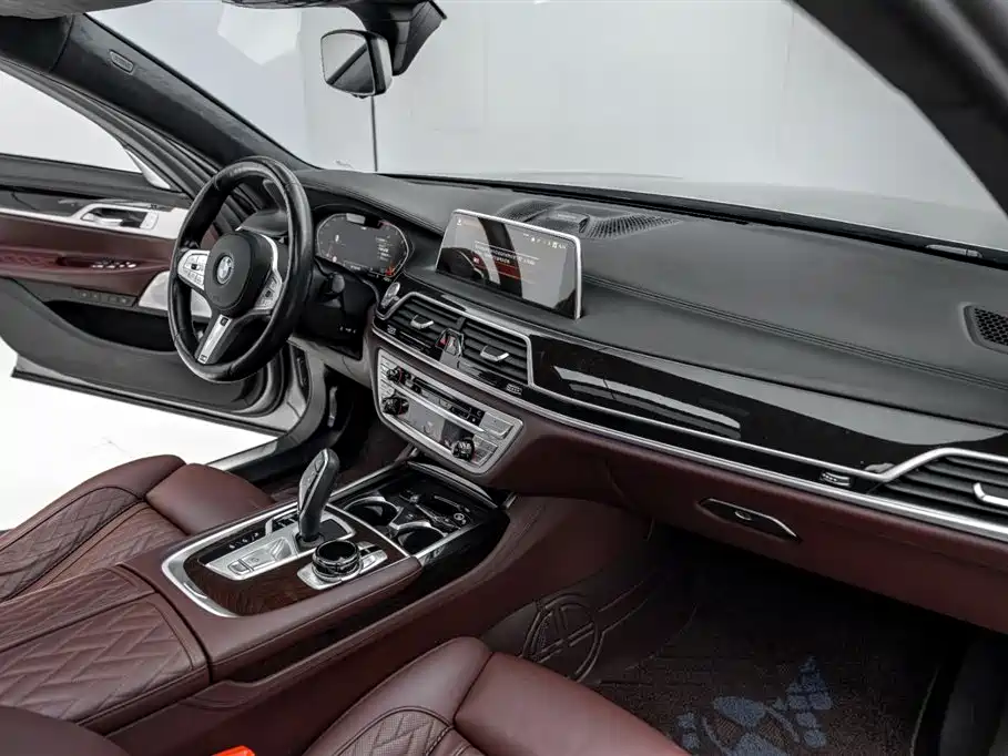 BMW 7 Series 2019 750Li xDrive V8 M Sport Package фото 23