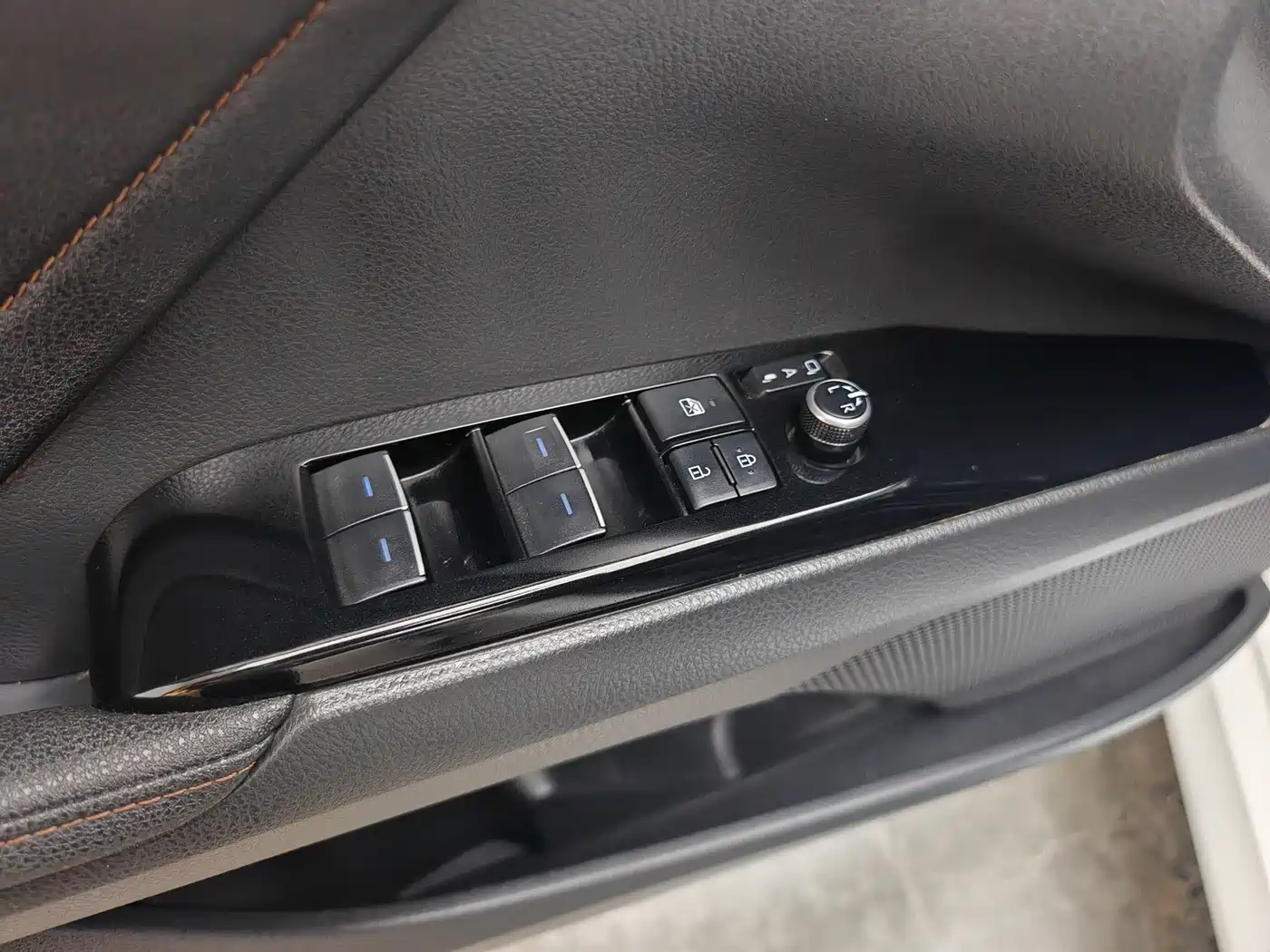 Toyota Camry 2021 2.0G Luxury Edition фото 24
