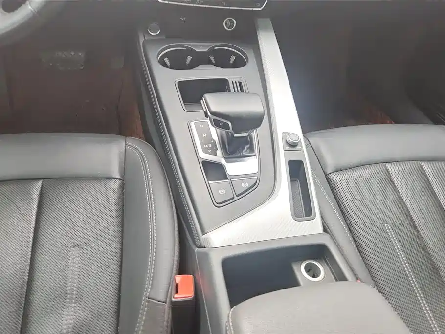 Audi A4L 2020 40 TFSI Fashion Dynamic Edition фото 16
