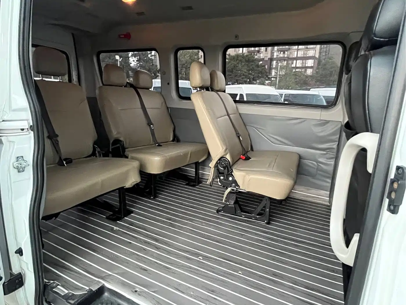 SAIC Maxus Xintu V80 2021 2.0T PLUS Manual Business Travel Edition Long Wheelbase Medium Roof 9 Seats фото 10