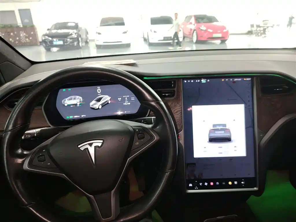TESLA MODEL X