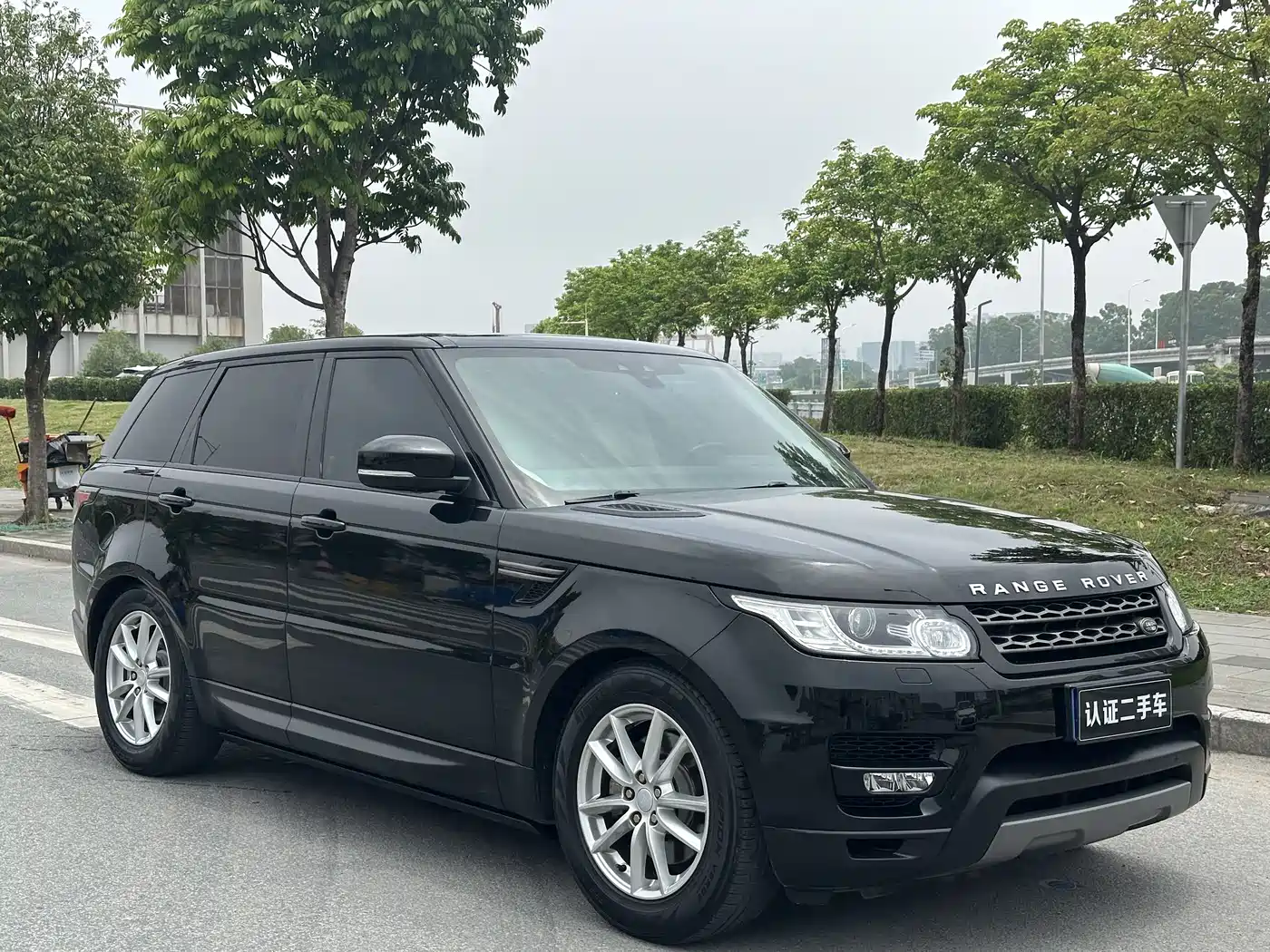 Land Rover Range Rover Sport 2017 3.0 SC V6 SE фото 4