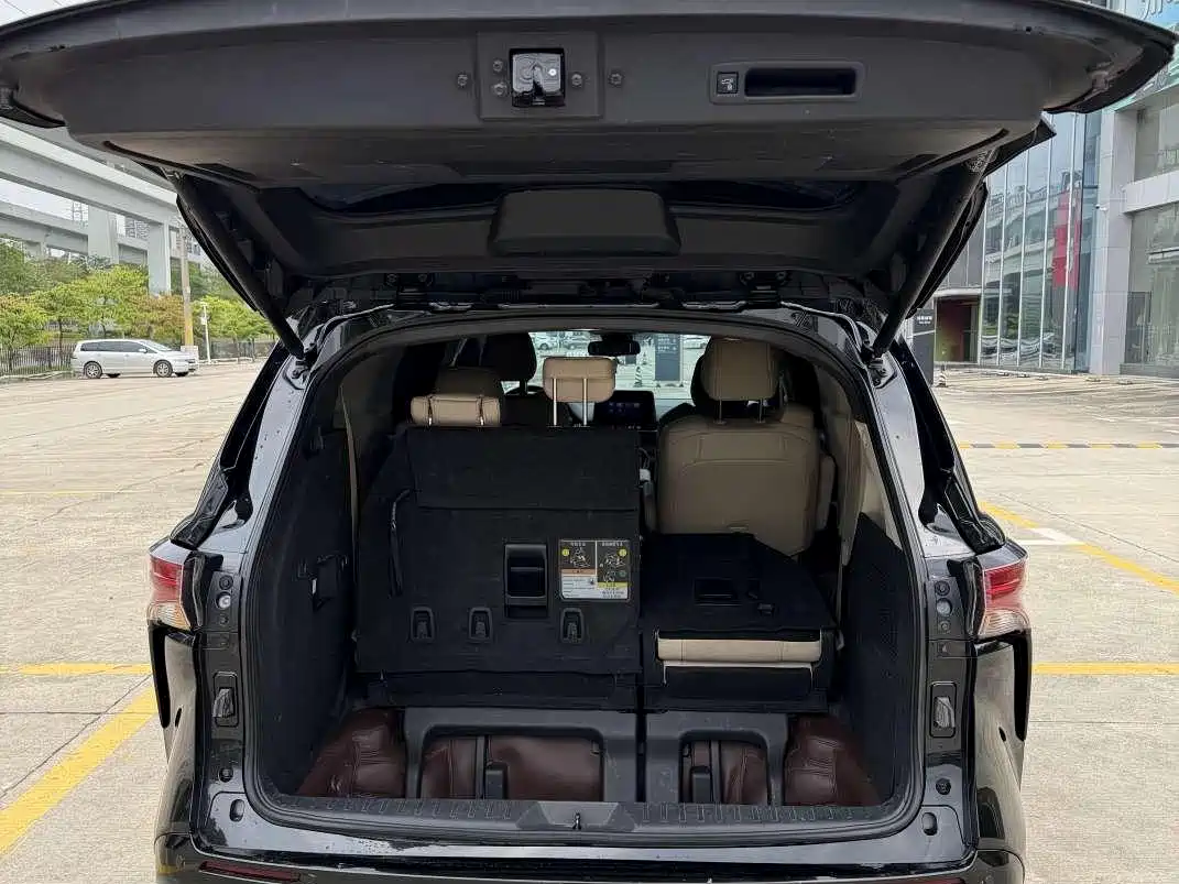 Toyota Sienna 2023 2.5L Hybrid Luxury Edition фото 7
