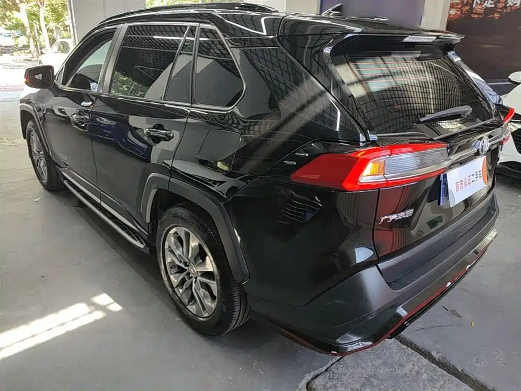 Toyota Wildlander 2022 2.0L CVT FWD Luxury Edition фото 5