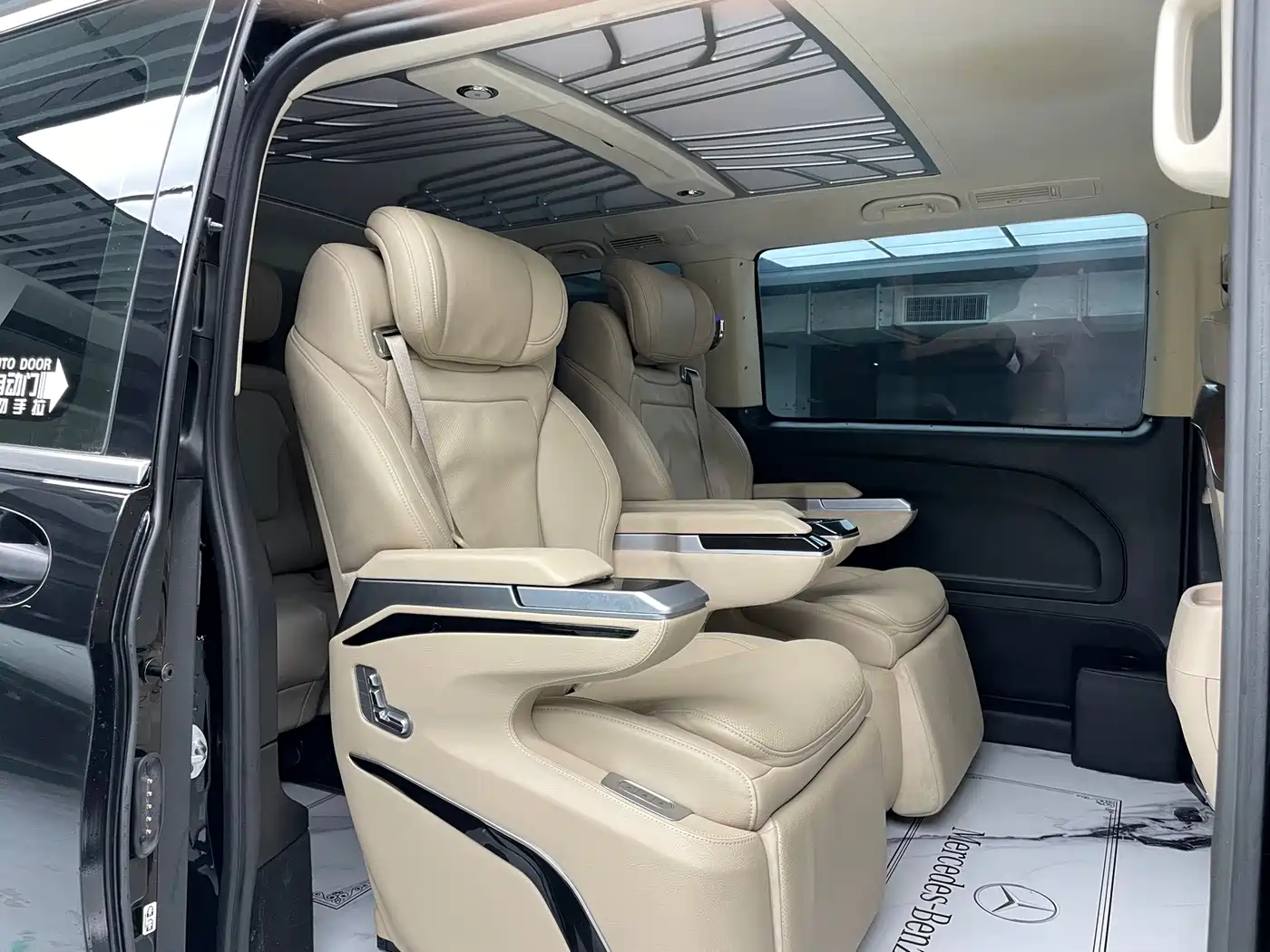 Mercedes-Benz Vito 2023 2.0T Elite 7-Seater фото 8