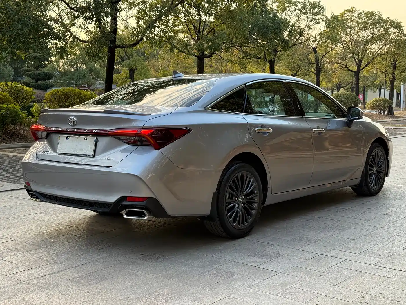 Toyota Avalon 2023 2.0L XLE Premium Edition фото 16