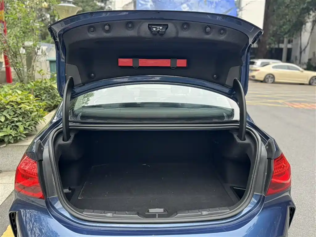 BMW 1 Series 2021 120i M Sport фото 10