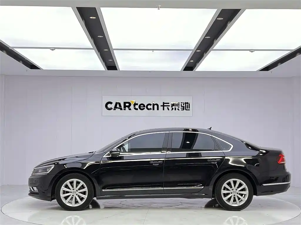 Volkswagen Passat 2017 330TSI DSG Prestige фото 8