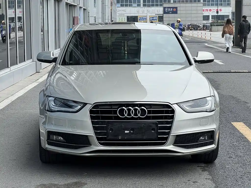 Фото 2 - Audi A4L