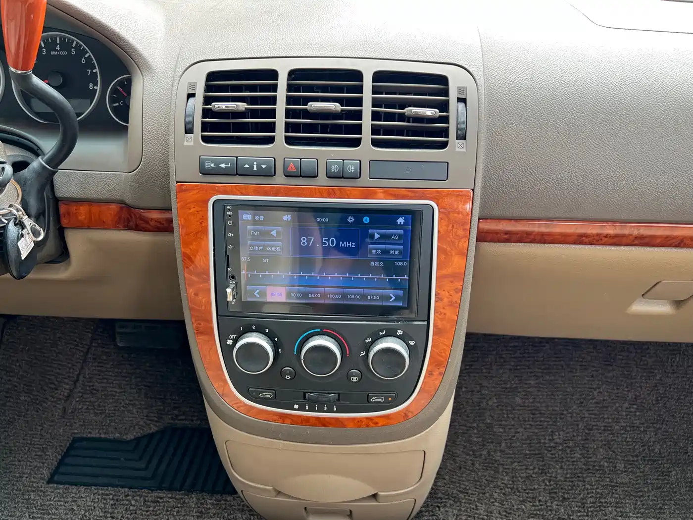 Buick GL8 2011 2.4L LT Executive Edition фото 16