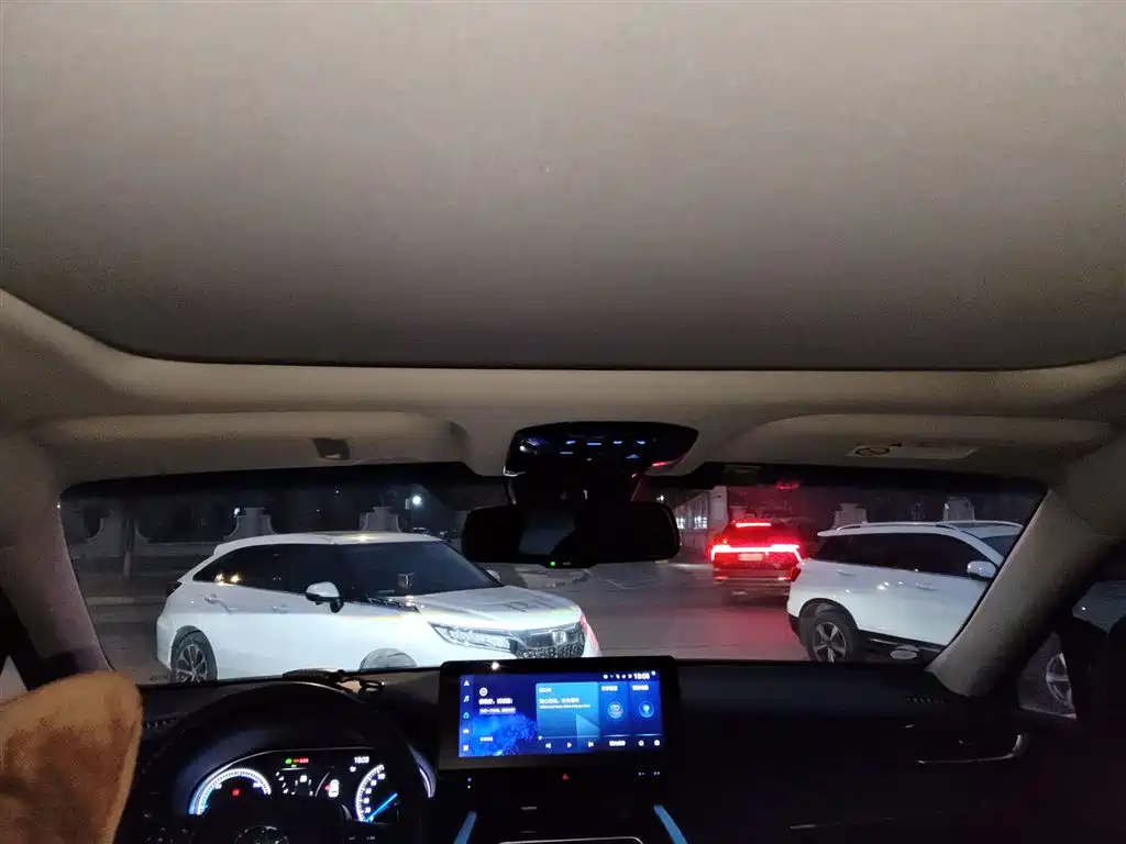 Toyota Lingfang HARRIER 2022 Hybrid 2.5L CVT 4WD Premium Edition фото 9