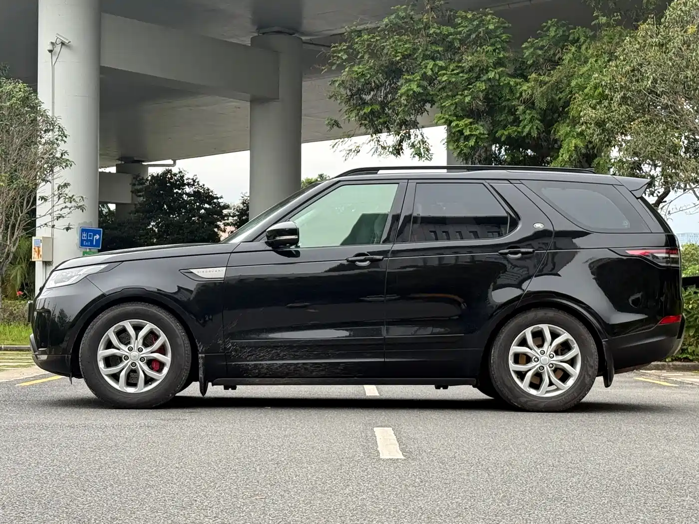 Land Rover Discovery 2017 3.0 SC V6 SE фото 15