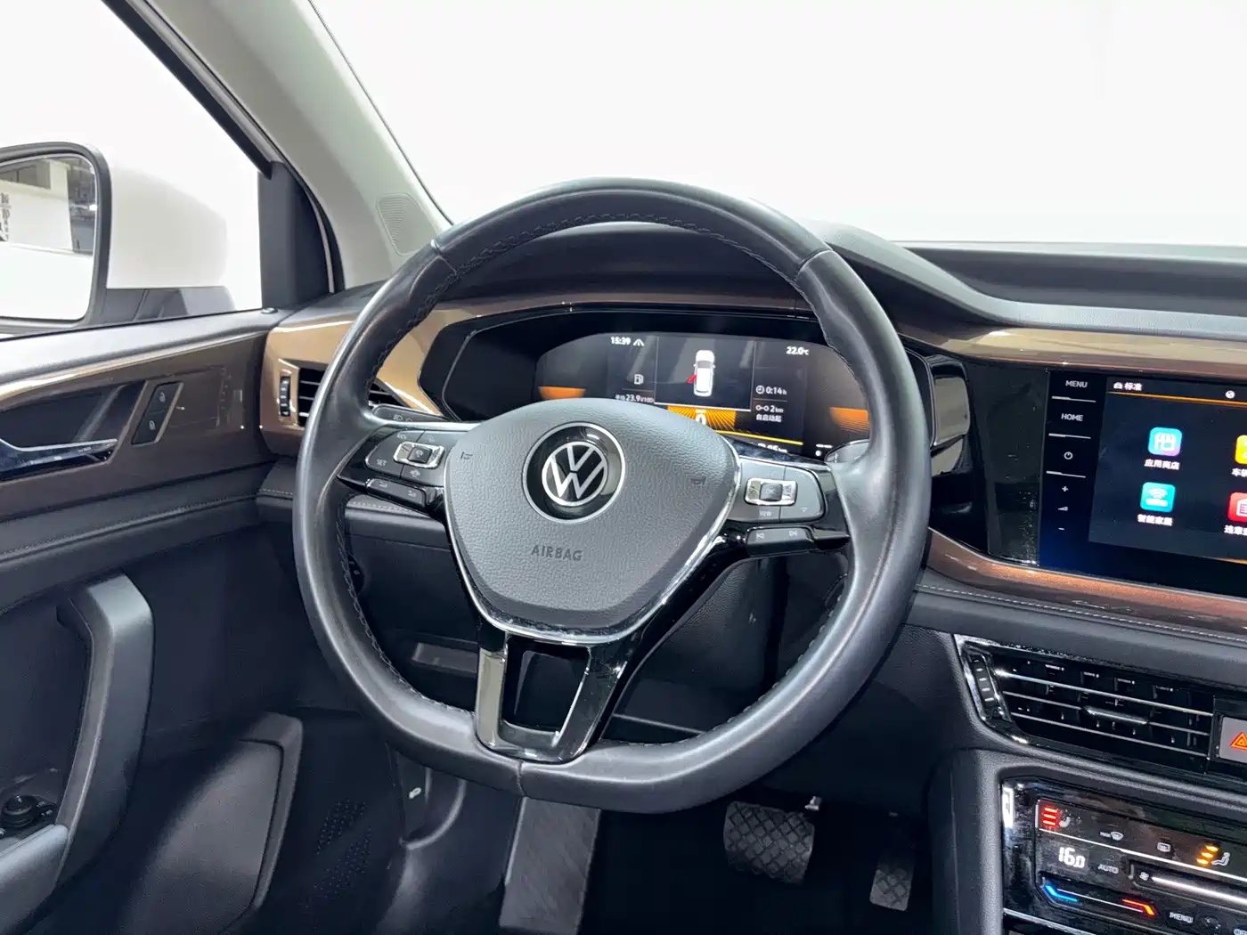 Volkswagen Tharu 2022 280TSI FWD Luxury Edition фото 13