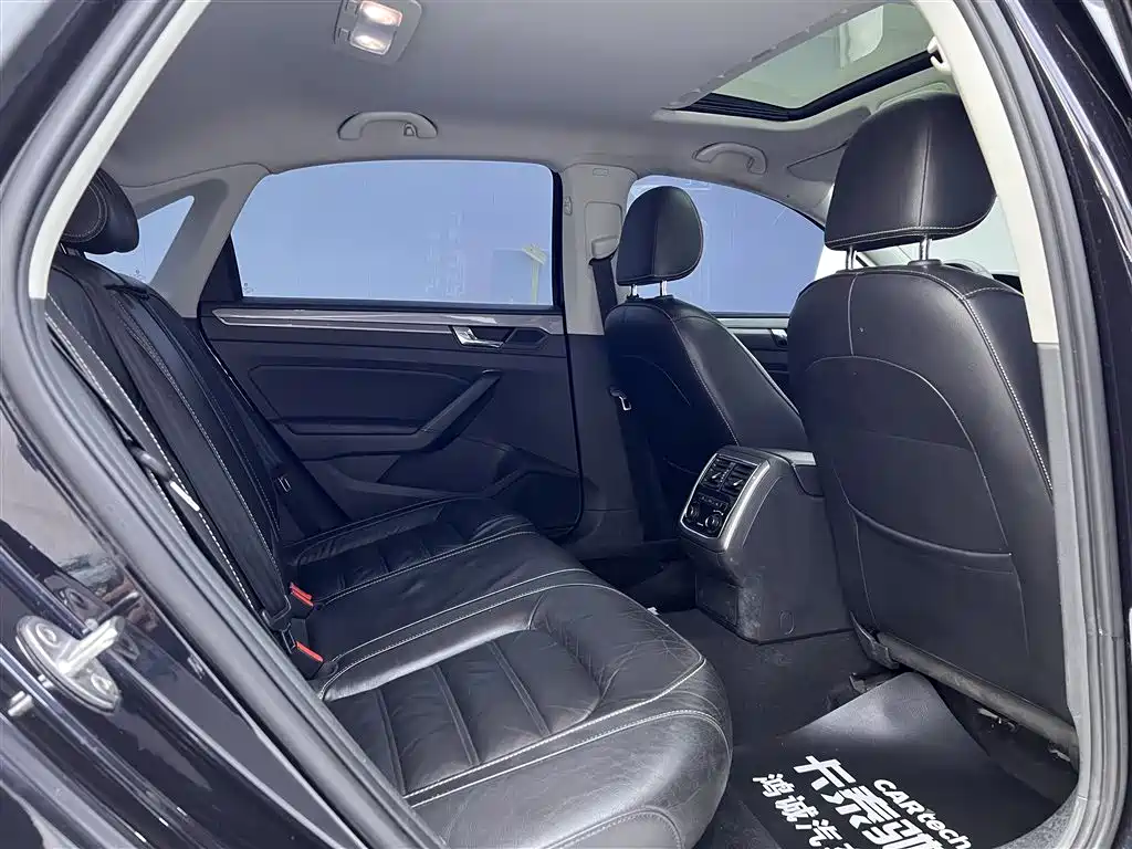 Volkswagen Passat 2017 330TSI DSG Prestige фото 20