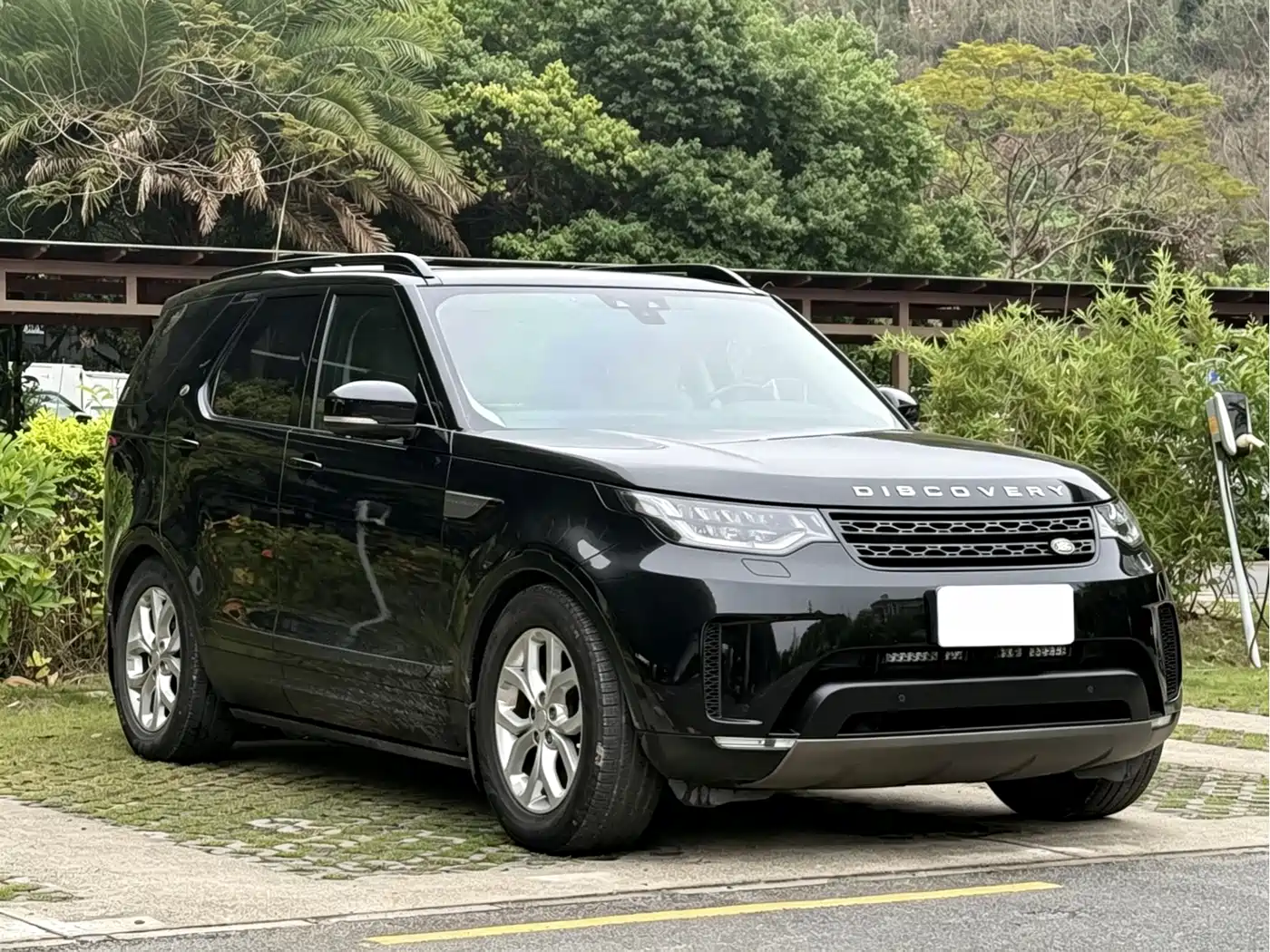 Land Rover Discovery 2017 3.0 SC V6 SE фото 3