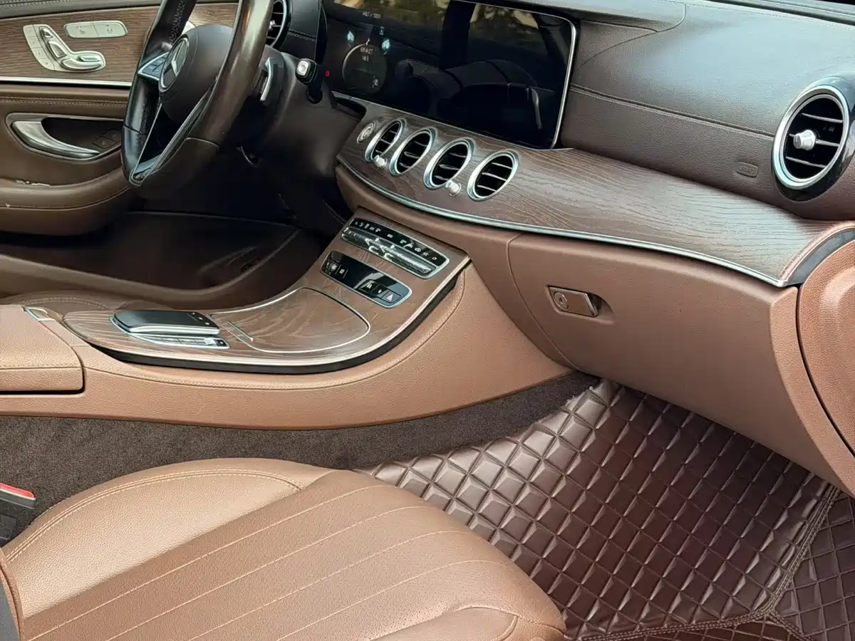 Фото 7 - Mercedes-Benz E-Class