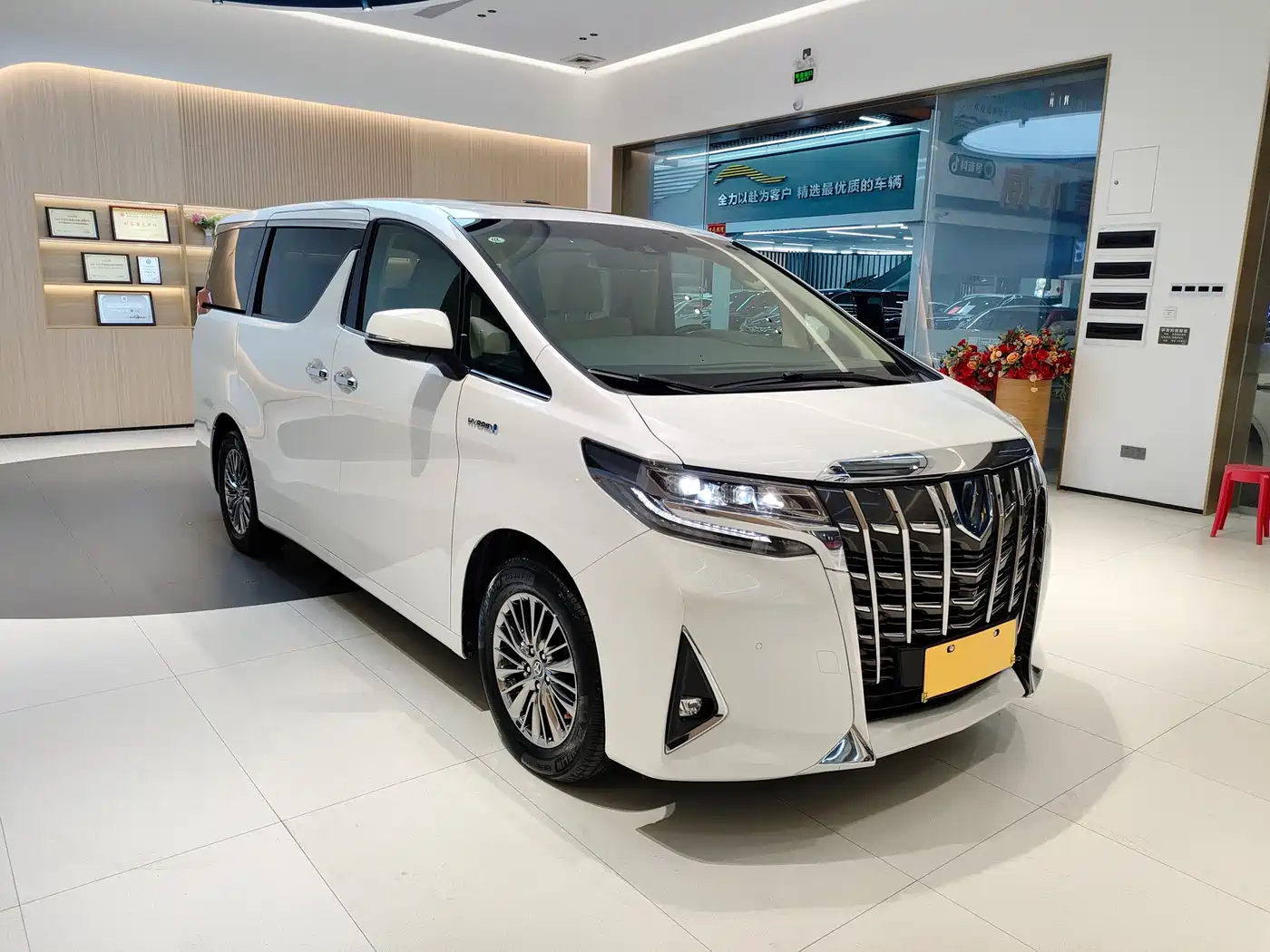 Toyota Alphard 2020 Hybrid 2.5L Luxury Edition фото 2