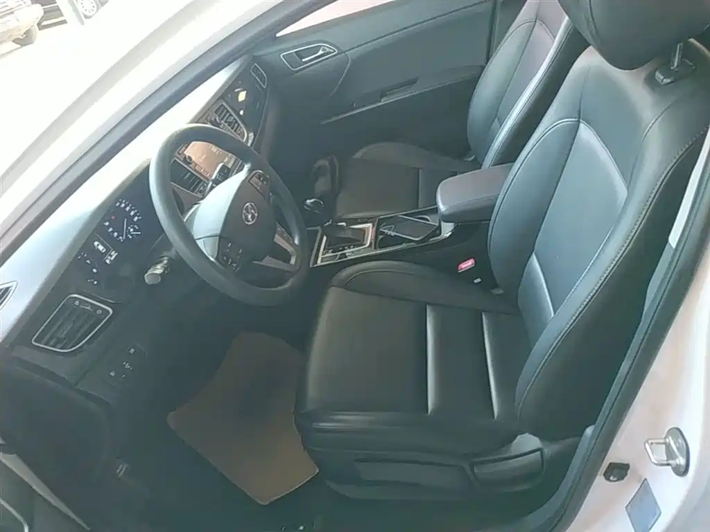 Hyundai Mistra 2014 1.8L Auto Smart GLS фото 15