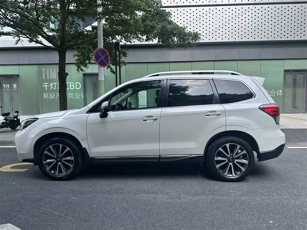 Subaru Forester 2016 2.0i Fashion Navigation Edition фото 10
