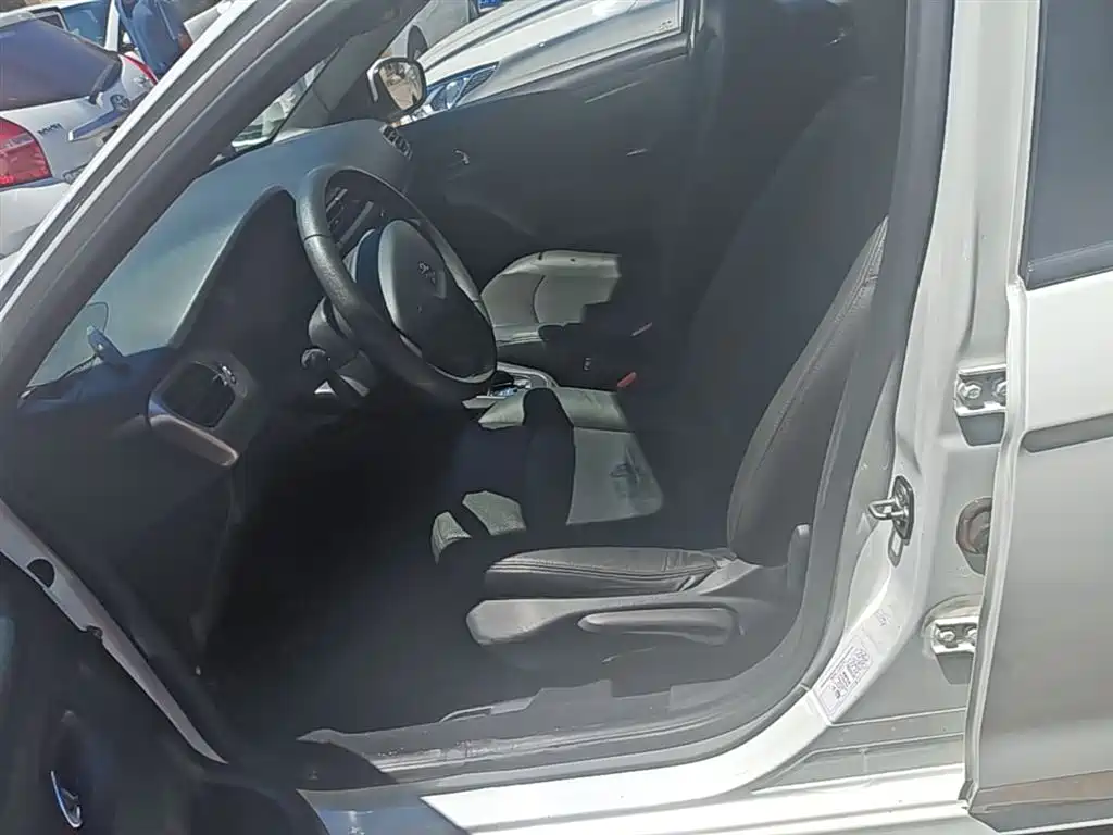 Peugeot 301 2014 1.6L Automatic Comfort Edition фото 15