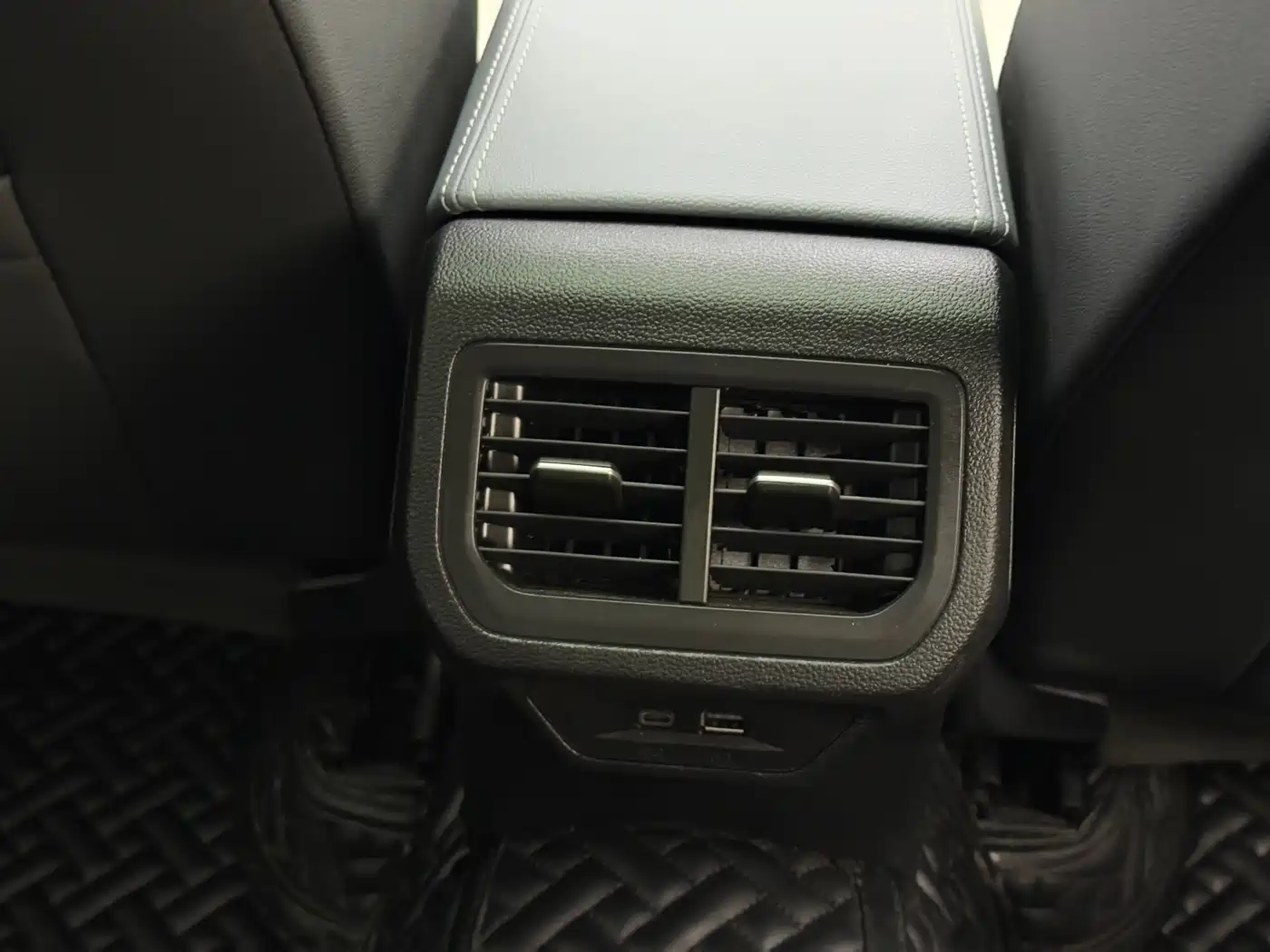 Volkswagen Lavida 2023 1.5L Auto Luxury Edition фото 14