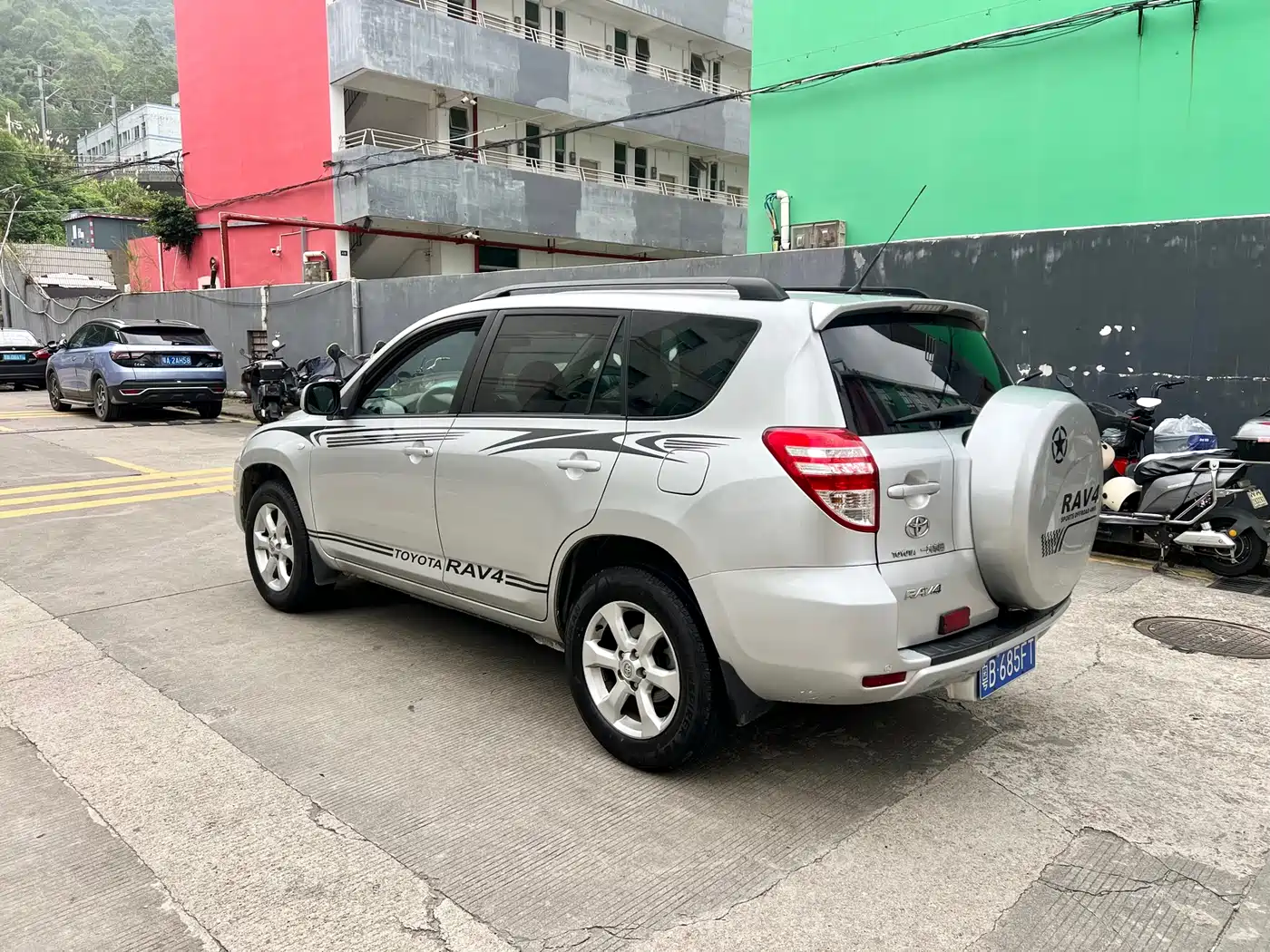Toyota RAV4 Rongfang 2010 2.0L Automatic Luxury Upgrade Edition фото 5