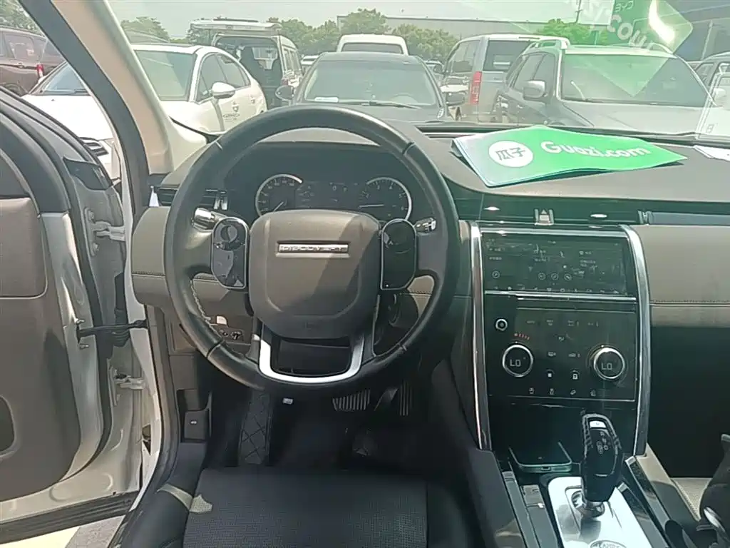 Land Rover Discovery Sport 2020 200PS Family Edition фото 11