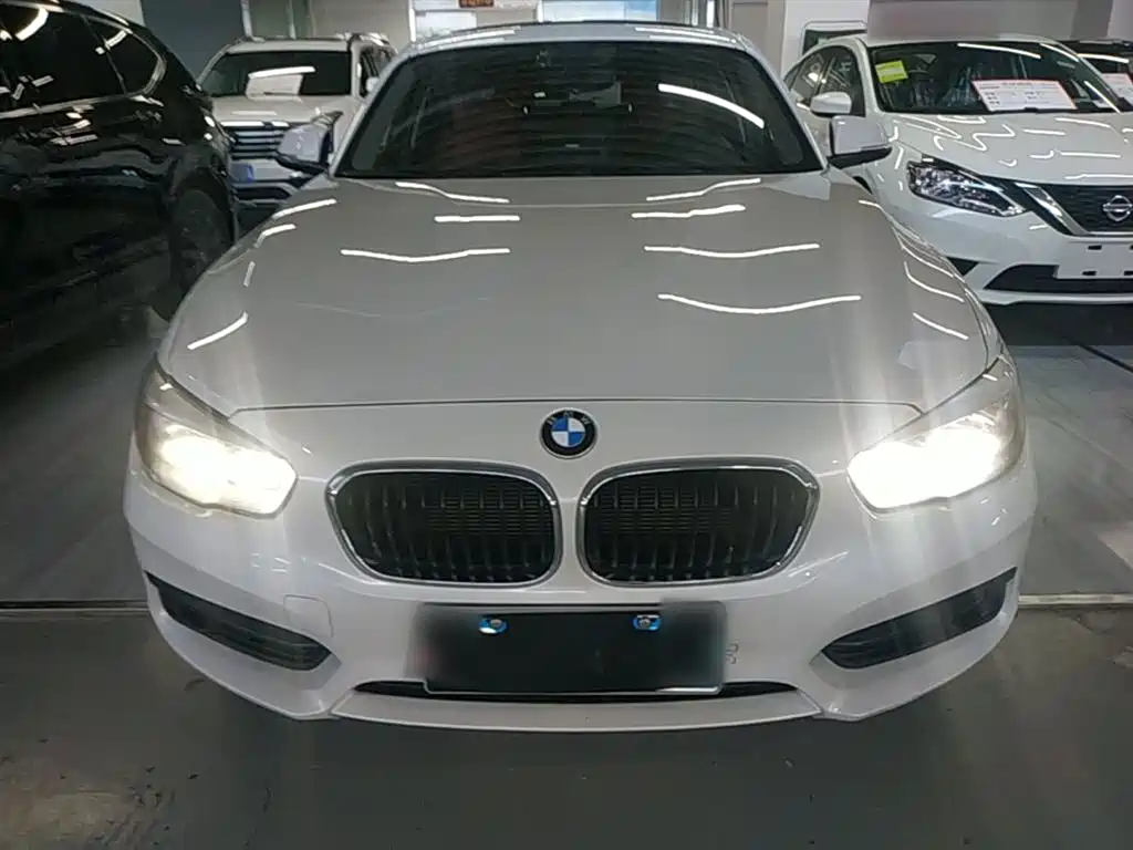 BMW 1 Series (Import) 2016 118i Leading фото 3
