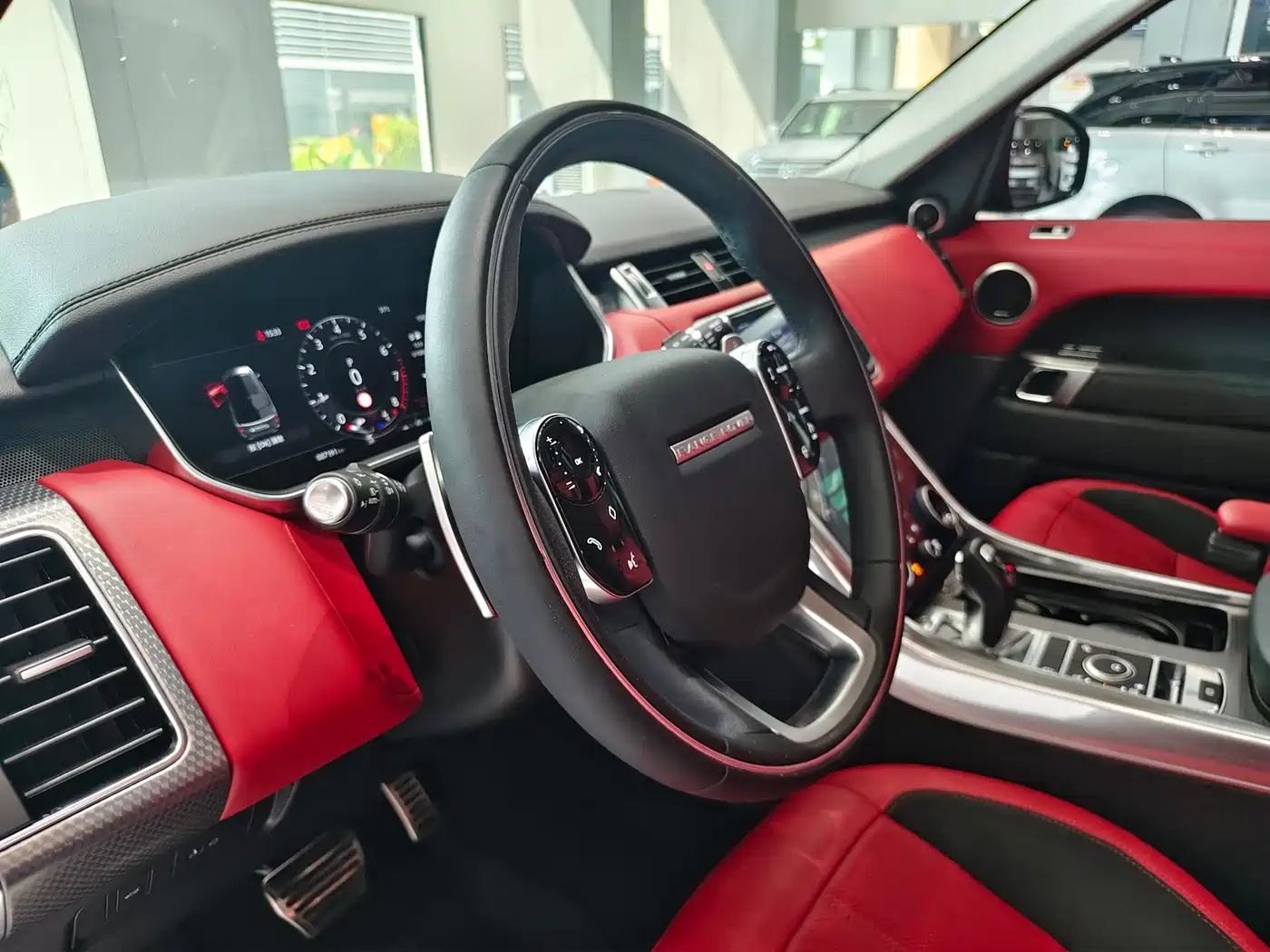 Land Rover Range Rover Sport 2021 3.0 L6 Gloss Black Edition фото 10