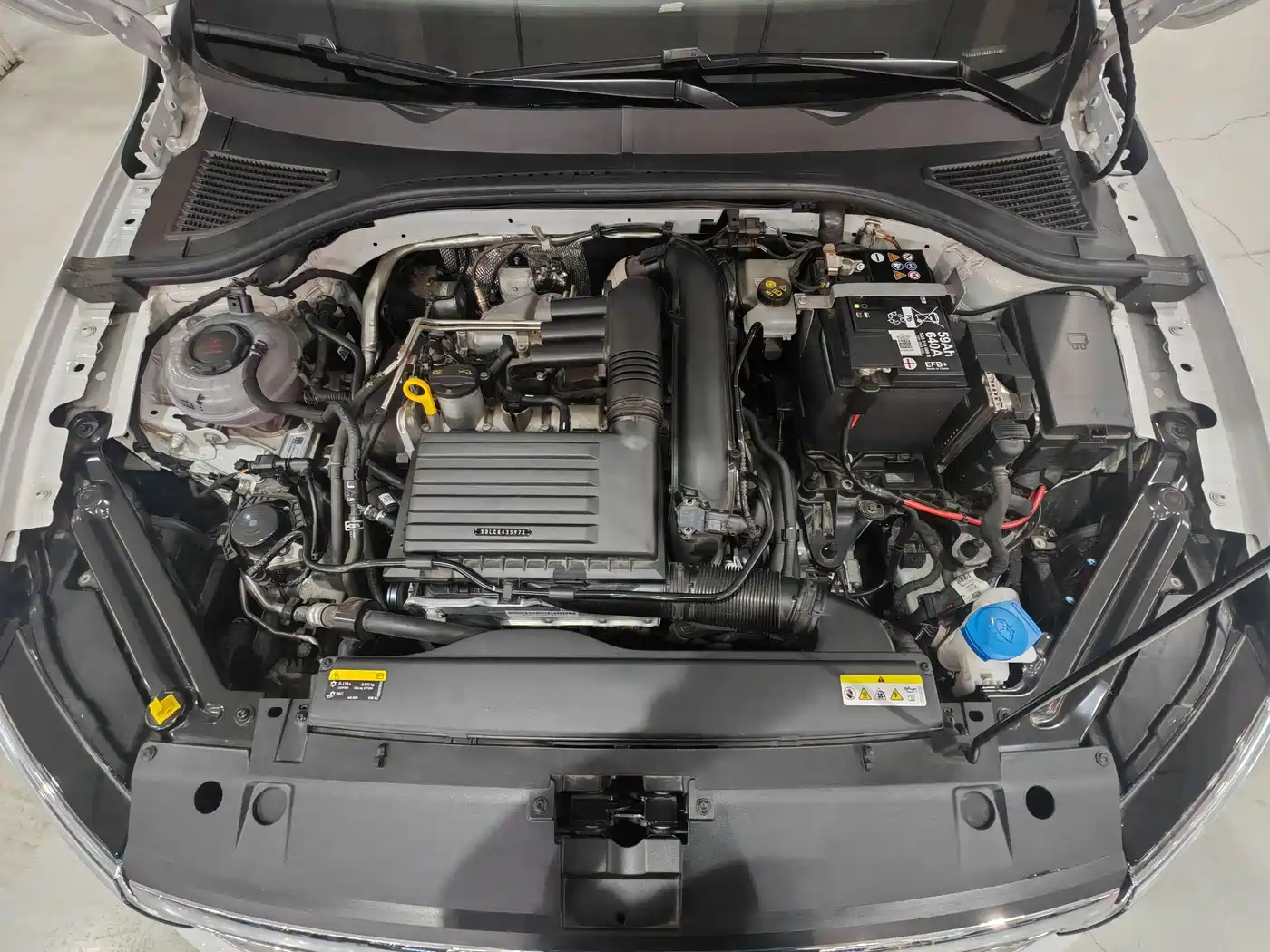 VOLKSWAGEN BORA