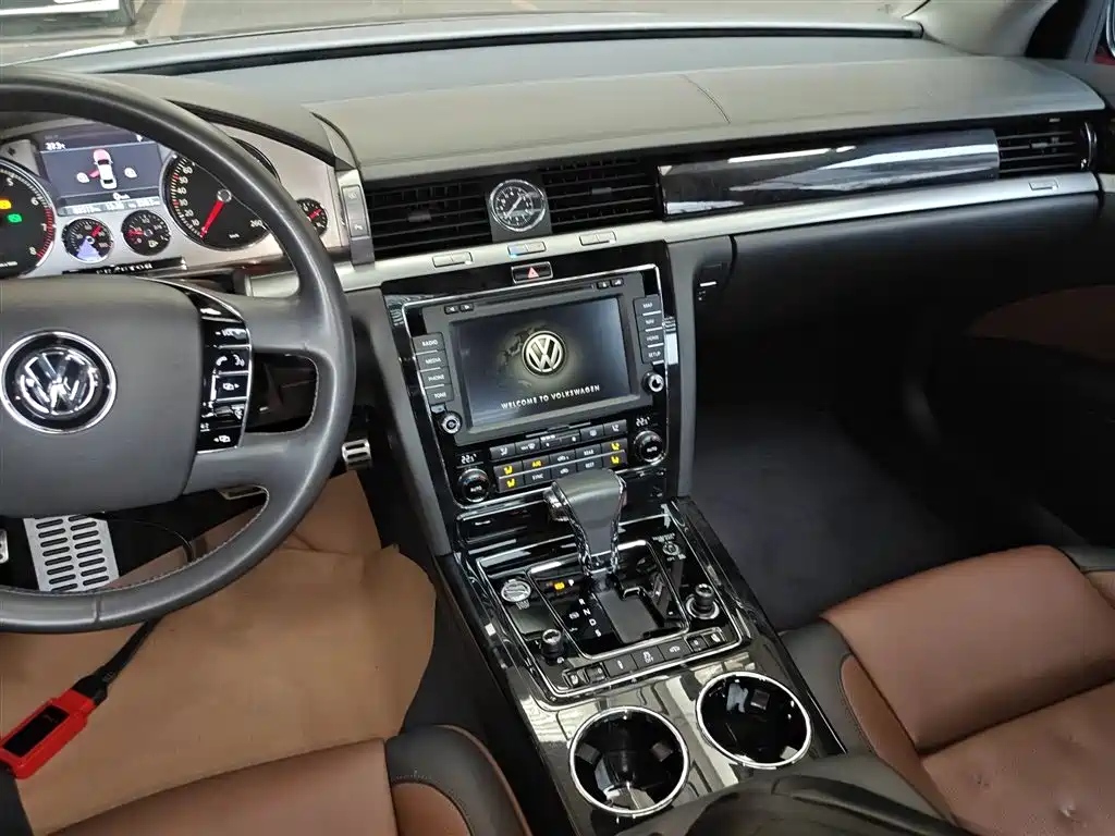 Volkswagen Phaeton 2015 Model 3.0L Exclusive Edition фото 9