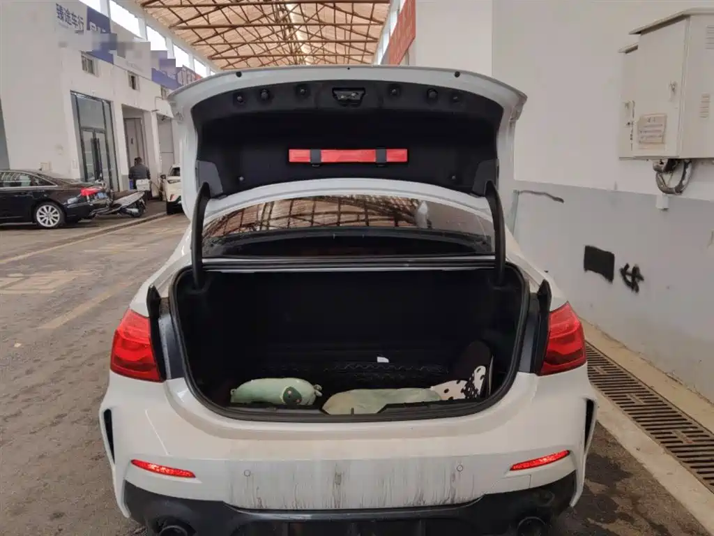 BMW 1-SERIES