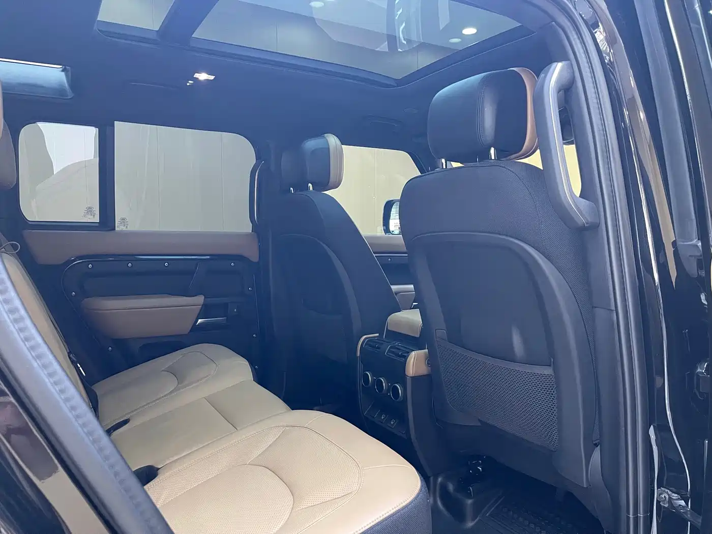 Land Rover Defender 2025 110 3.0T P400 -Dynamic HSE фото 15