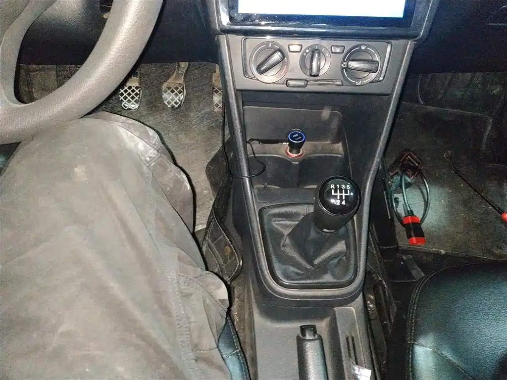 Volkswagen Jetta 2015 1.6L Manual Trend фото 14