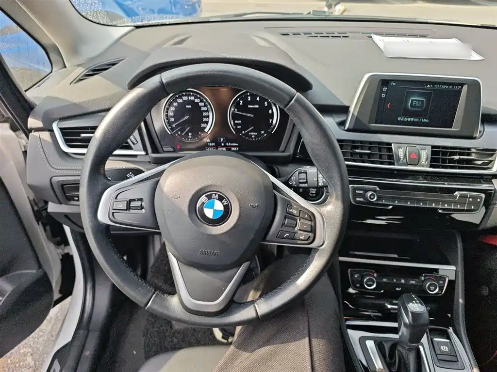 BMW 2 Series Touring 2018 218i M Sport Package фото 11