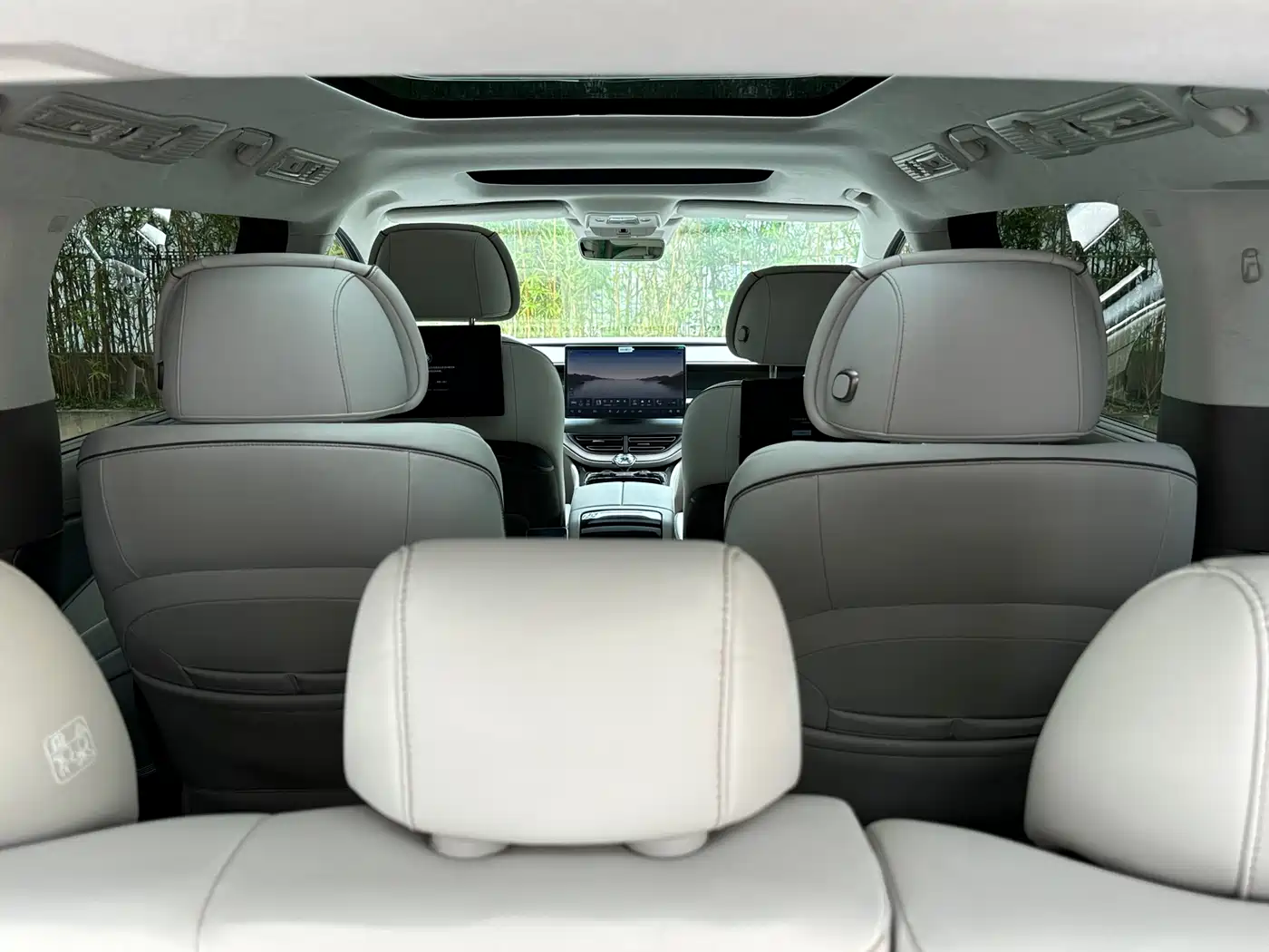 Denza D9 2022 DM-i 970 AWD Flagship фото 9
