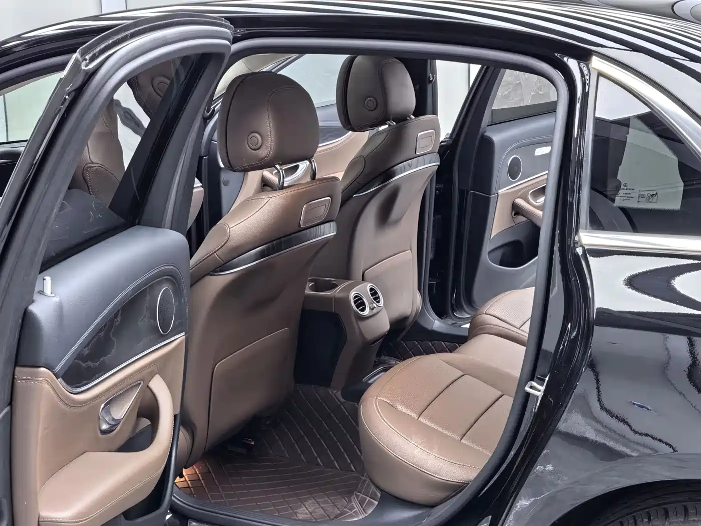 Mercedes-Benz E-Class 2016 E 200 L Sport Type фото 8