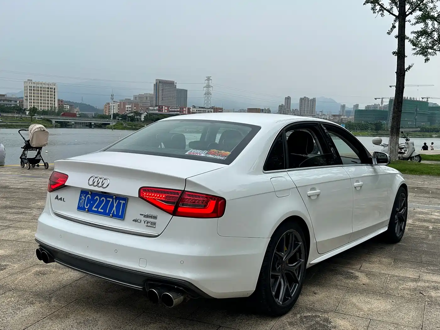 Audi A4L 2013 40 TFSI quattro Personality Sport фото 5