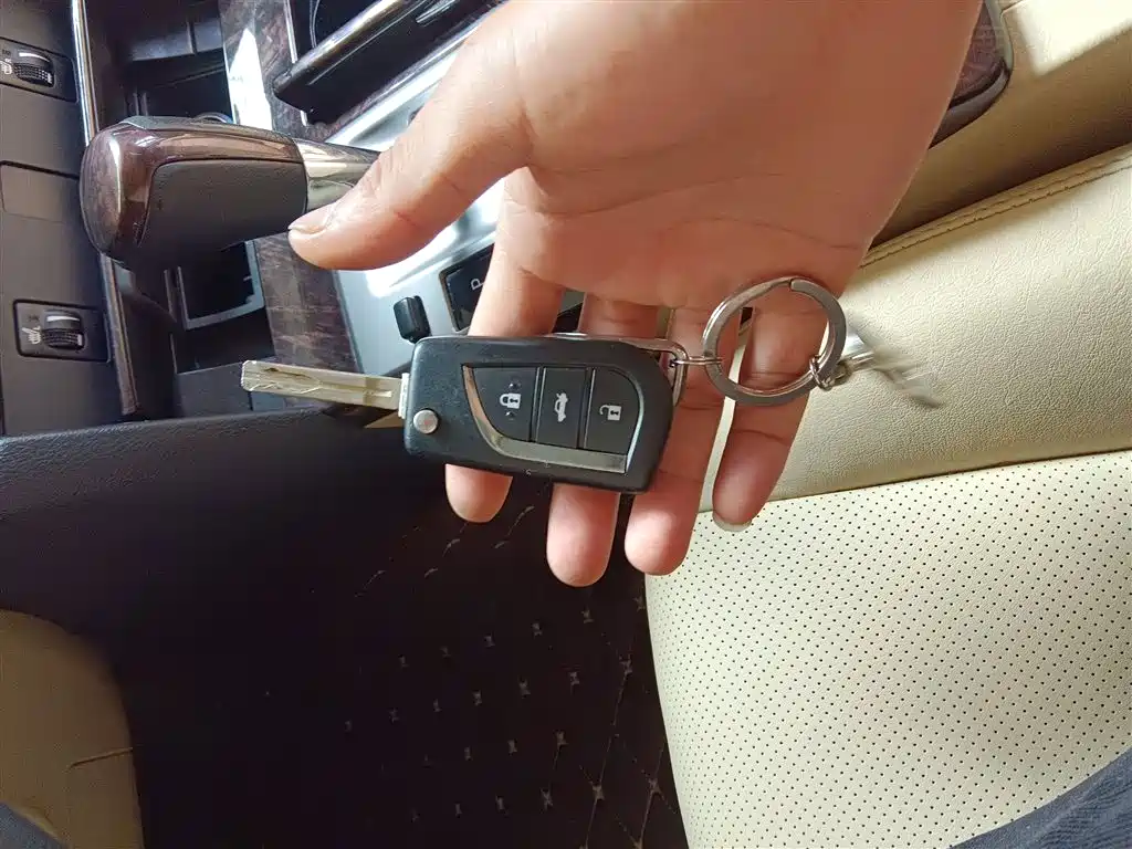Toyota Camry 2015 2.0G Leading Edition фото 9