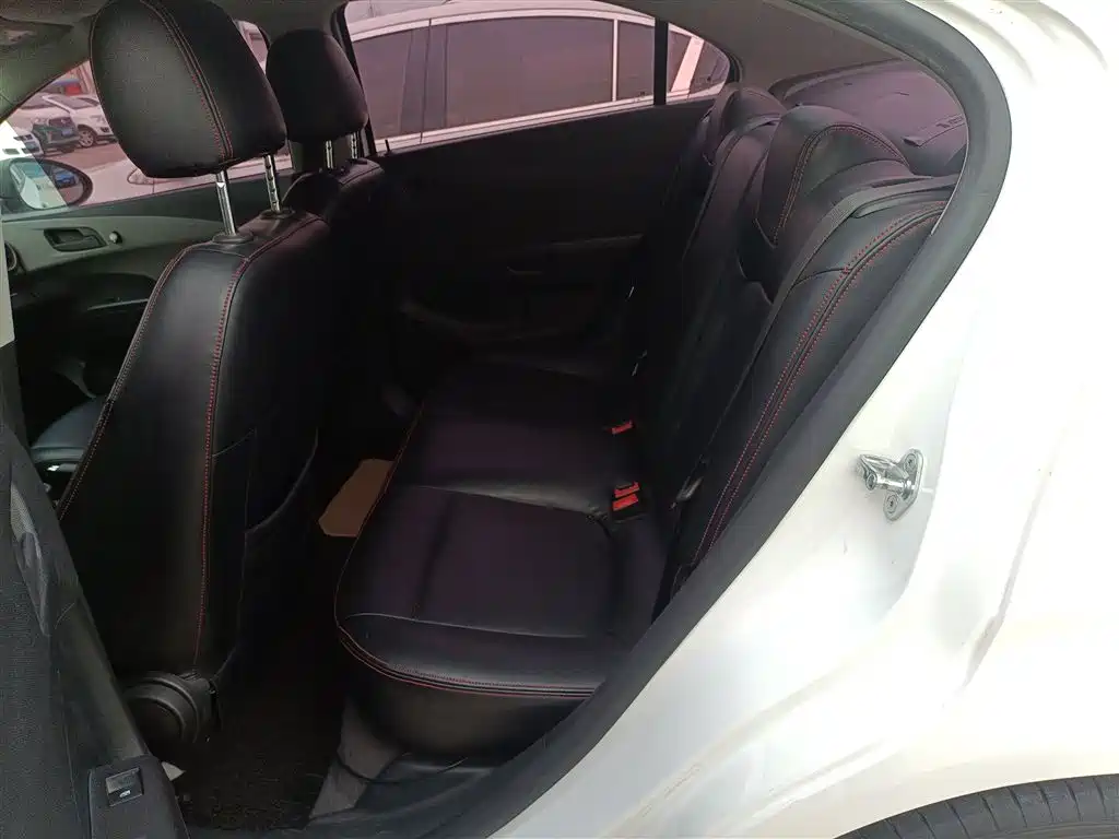 Chevrolet Aveo 2014 Sedan 1.4SL AT Fashion Sunroof Edition фото 17