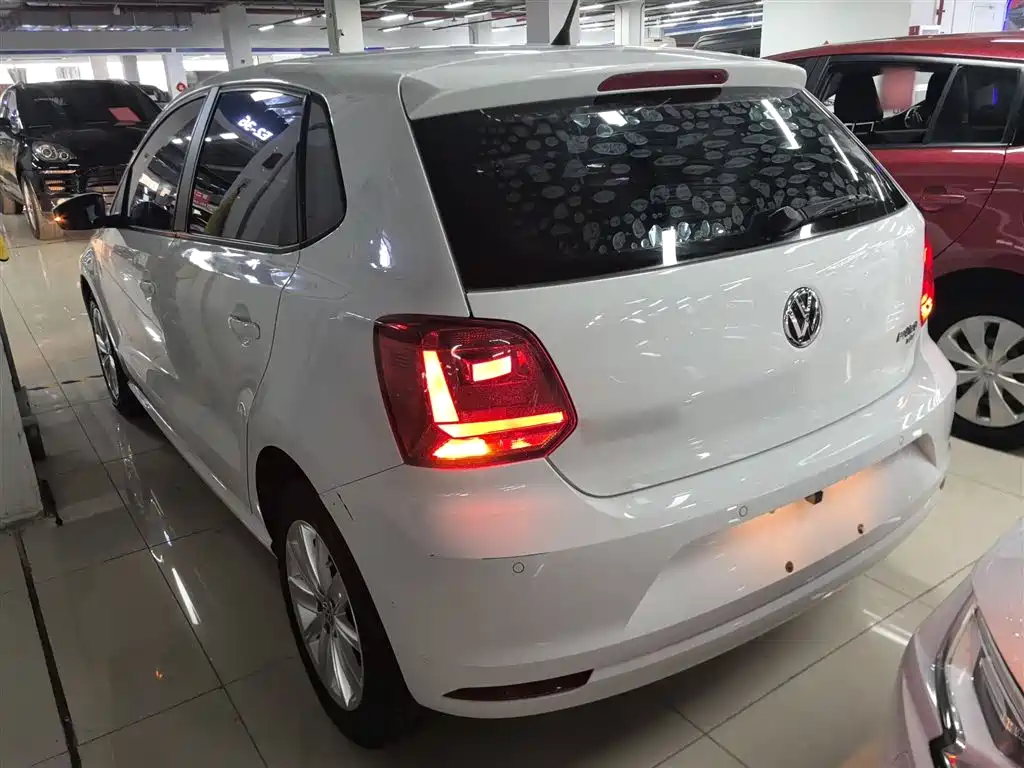 Volkswagen Polo 2014 1.6L Automatic Comfort Edition фото 23