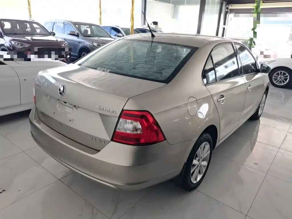Škoda Rapid 2015 1.6L Automatic Smart Selection фото 7